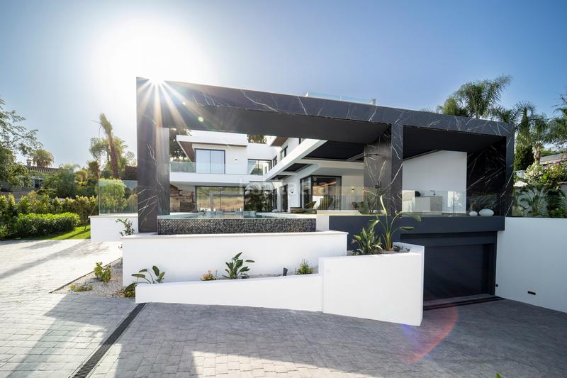 Foto fc081ddb-bbe5-4c53-9a1a-17c34f4dfbd8. Casa amb aparcament piscina a Centro Estepona