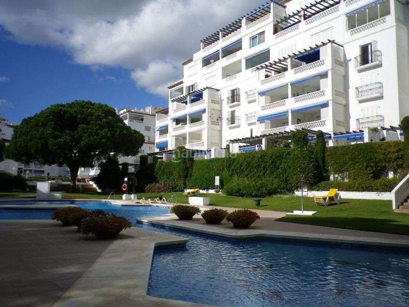Foto 415f1f5c-ff8f-4307-a84b-85a939b26e68. Apartament amb piscina a Puerto Banús Marbella