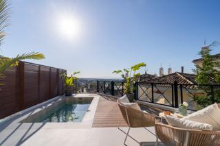 Appartement à Casco Antiguo. Moderno apartamento de 3 dormitorios con piscina privada y vista