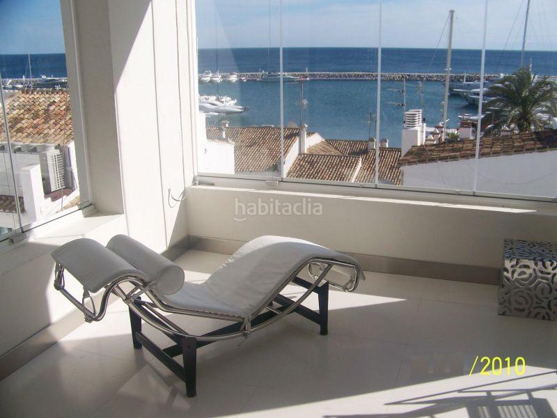Foto 1518a52a-9220-42f5-bed2-c1a633cd4f49. Apartament amb aparcament piscina a Puerto Banús Marbella