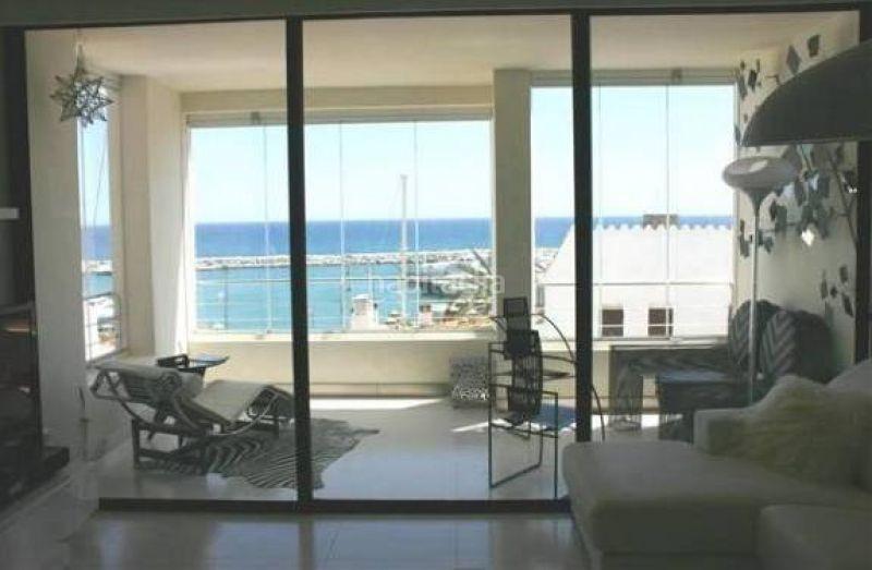 Foto 7475df8c-3f6f-4463-bca3-4b3329f29240. Apartament amb aparcament piscina a Puerto Banús Marbella