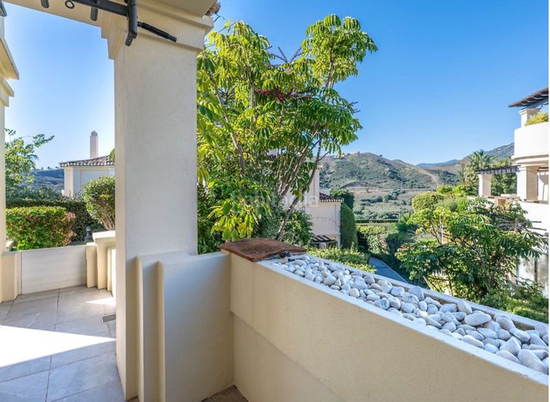 Foto 50f543b5-49cc-4056-a336-5ab92dd98e88. Apartament amb calefacció aparcament piscina a Benahavís pueblo Benahavís