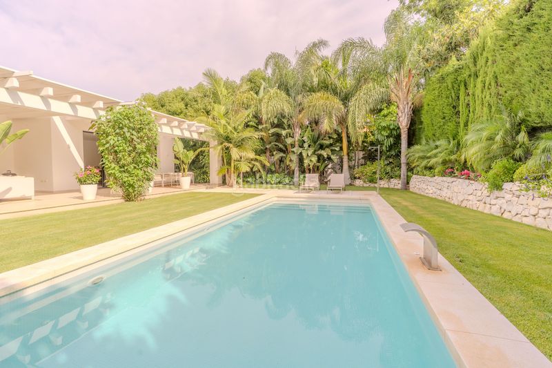 Foto 14caef98-5a80-4c24-845b-367d2d3615df. Casa amb calefacció aparcament piscina a Sierra Blanca Marbella