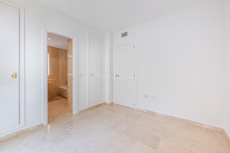 Foto 4559ea46-41ad-43a4-8a62-685760dd818e. Apartament amb calefacció aparcament a Centro Estepona