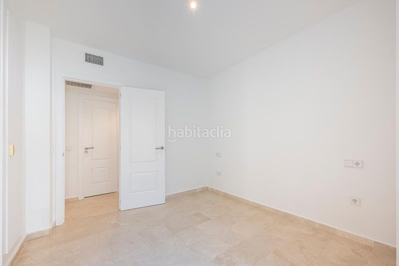 Foto d79d4e4d-2fd7-482f-bb9a-a72ef343bbe5. Apartament amb calefacció aparcament a Centro Estepona