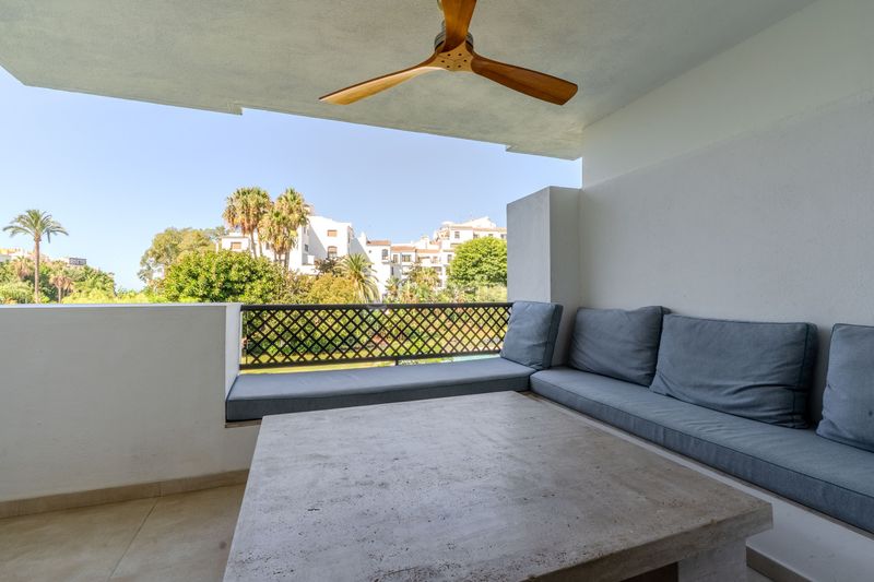 Foto e6e5a447-a942-417d-b466-173e76f70b35. Apartament amb calefacció aparcament piscina a Puerto Banús Marbella