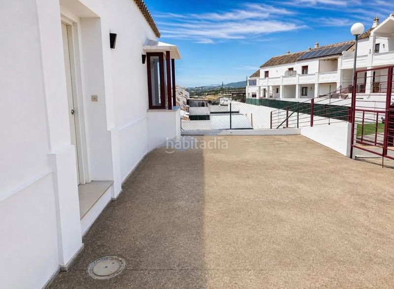 Foto 5bb09442-361b-414d-9dd9-dbaaad8e2684. Casa amb calefacció aparcament piscina a Casares pueblo Casares