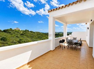 Casa a Casares pueblo. Encantadora casa en casares con terraza, vistas y piscina.