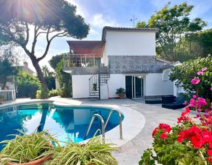 Miete Haus in Olga hidalgo-pinares verd 6. Elegante villa con vistas al mar en las chapas, marbella este