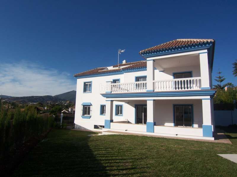Foto f24ffb42-44d7-402f-8f3a-5d3f7014ab0e. Casa amb piscina a Casco Antiguo Marbella