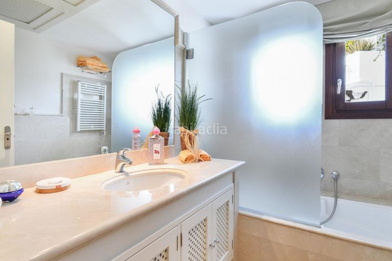 Foto 3d93f805-56c1-4cdd-a21b-aea7607c0fee. Casa adossada amb calefacció aparcament piscina a Benahavís