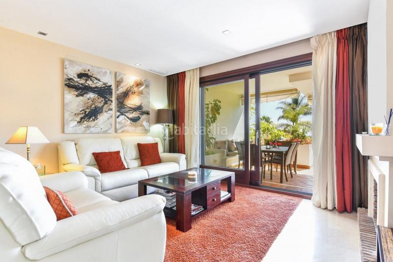 Foto 9e41c7d9-1d12-4784-862f-4c5cccd28363. Casa adossada amb calefacció aparcament piscina a Benahavís