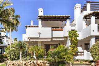 Maison jumelée à Benahavís pueblo. Adosado en venta en benahavis