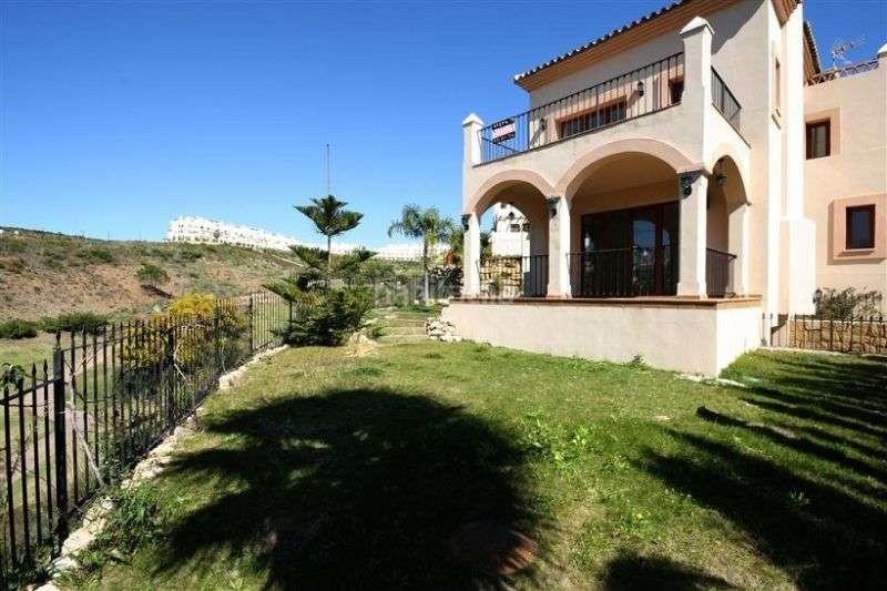Foto f20bff80-a0b8-41fc-a5b7-7a09a43784c6. Casa villa en venta en Casco Antiguo Marbella
