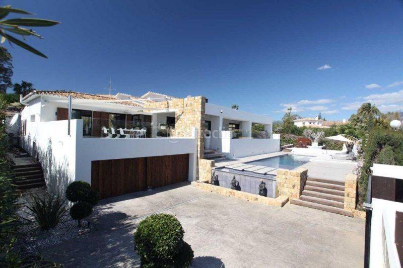 Foto a55e8438-ba95-4711-91fa-1213b772d388. Casa amb calefacció aparcament piscina a Casco Antiguo Marbella