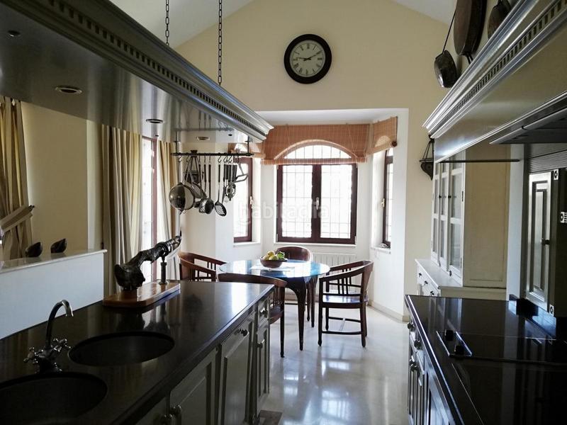 Foto ba6ad76c-200b-4681-8c03-c44c8086e766. Casa villa en venta en benalmadena en Centro Benalmádena