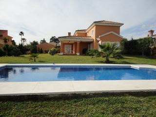 Maison à Centro. Villa en venta en estepona