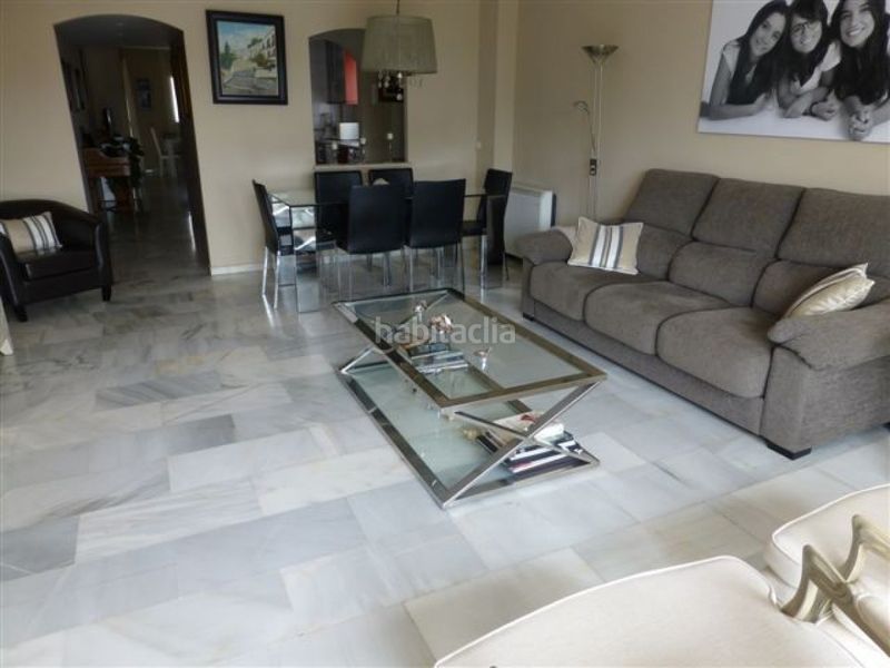 Foto 519248d1-d92e-4cb6-9c7a-ed6014ab0dd0. Apartament amb calefacció aparcament piscina a Nueva Andalucía centro Marbella