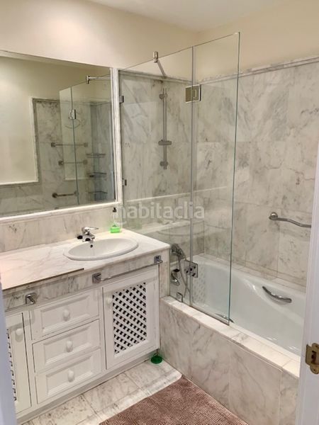 Foto 1bff6568-b2f0-4eca-8e25-f77027a3adf8. Apartament amb aparcament piscina a Centro Estepona