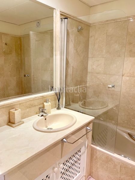 Foto a6e03e15-5cc9-4afb-a33d-bc2b7cad8d52. Apartament amb aparcament piscina a Centro Estepona