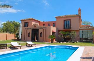 Maison à Centro. Villa en venta en estepona