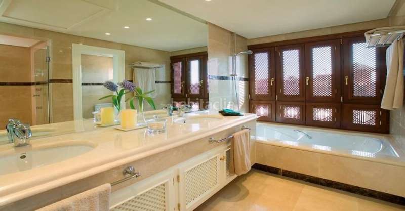 Foto 67a2c406-c683-4578-805e-9b2479f0e9b0. Apartament amb piscina a Puerto Banús Marbella
