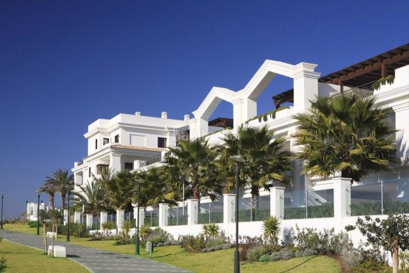Foto f0e14eb4-3ebc-4472-8e44-eb6c5644204c. Attico con parcheggio piscina in Centro Estepona