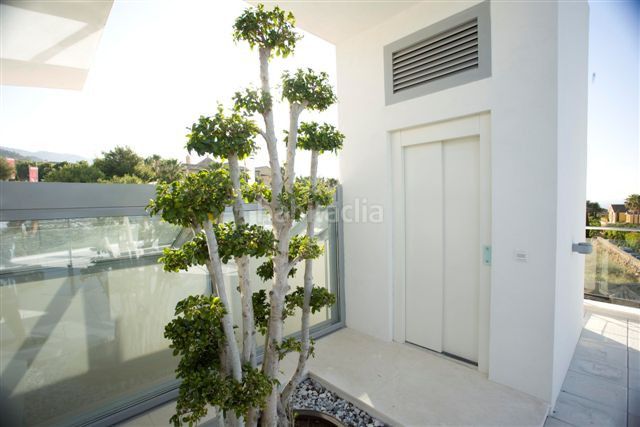 Foto 095c95dc-f6de-4314-96d6-07481ab7cfaa. Casa adossada amb aparcament piscina a Casco Antiguo Marbella