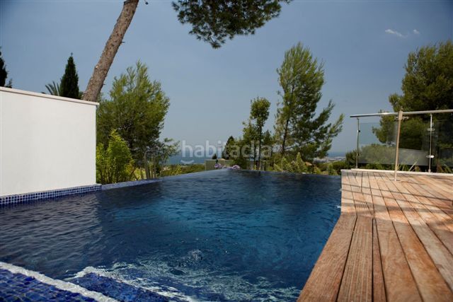 Foto a28c8a38-afa5-44b7-949d-87e30af912f1. Casa adossada amb aparcament piscina a Casco Antiguo Marbella