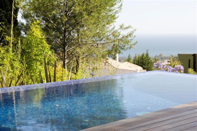 Foto f61c4a2d-5c8f-40df-ad1f-f55e04d2278b. Casa adossada amb aparcament piscina a Casco Antiguo Marbella