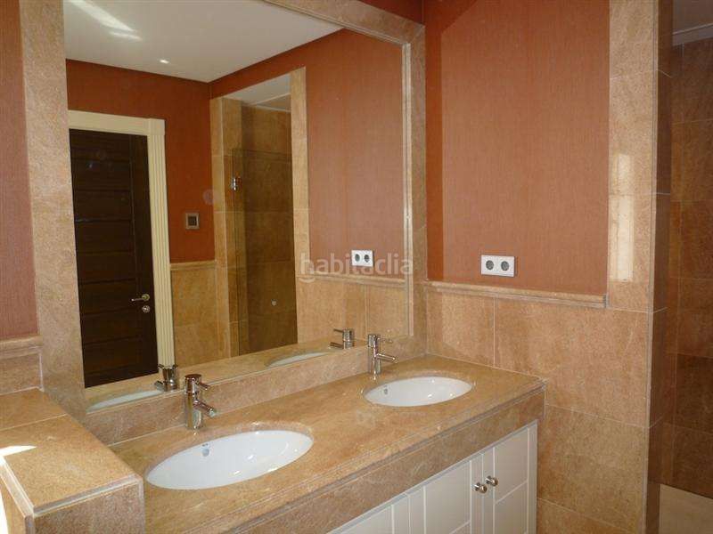 Foto 19bbebb3-df89-4481-9696-90e12dbc3b55. Casa amb aparcament piscina a Casco Antiguo Marbella