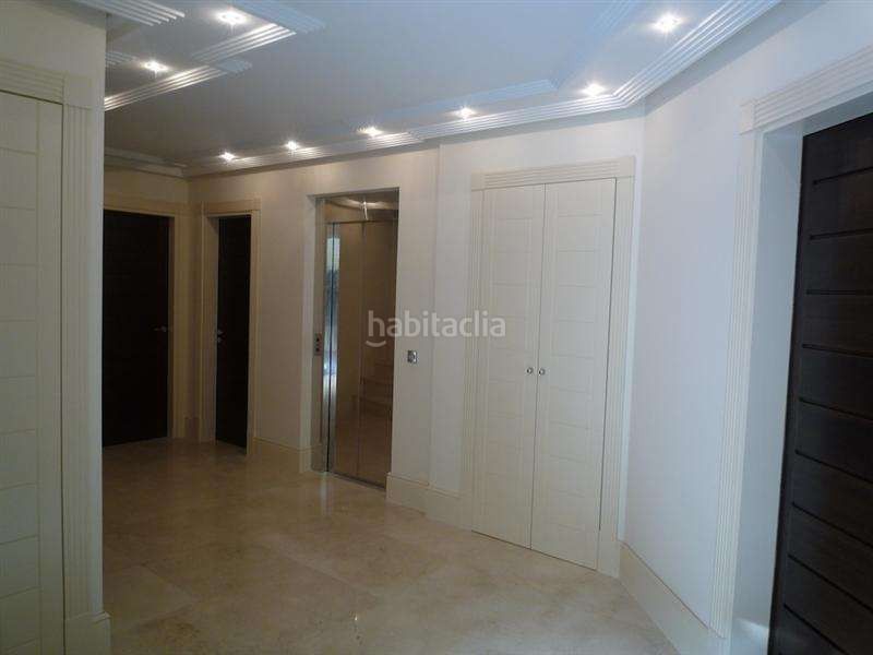Foto 51bc43b4-b901-40c8-96cb-76ed7c52b73c. Casa amb aparcament piscina a Casco Antiguo Marbella