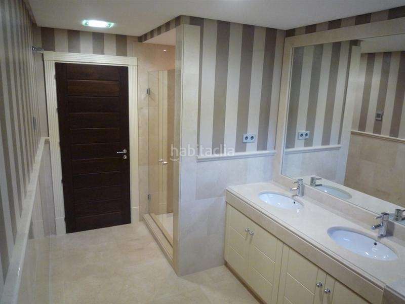 Foto f1f9f73f-a14e-49ff-9eeb-4cb1ddd2e6fb. Casa amb aparcament piscina a Casco Antiguo Marbella