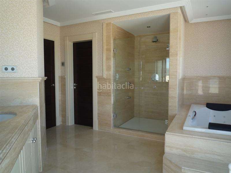 Foto f418c7e4-a19d-40aa-8449-035b06c9b985. Casa amb aparcament piscina a Casco Antiguo Marbella