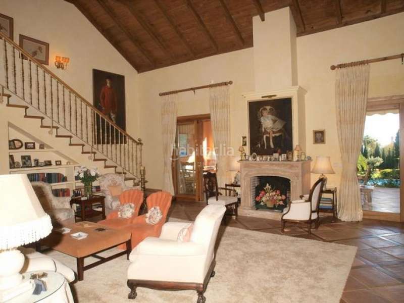 Foto a00ef6ac-43ff-411f-a3a3-1c96568f9e6b. Casa amb calefacció piscina a Casco Antiguo Marbella