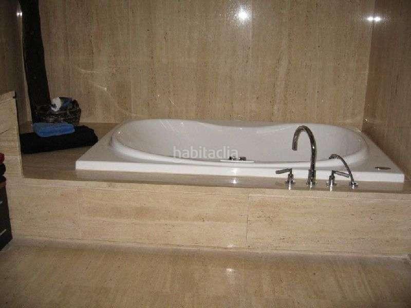 Foto a197f910-670e-4c4d-9b0c-3e4d3555213d. Apartament amb piscina a Puerto Banús Marbella