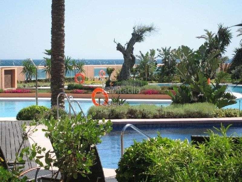 Foto dd6efacf-674f-4f9b-92c3-e649a5aaa724. Apartament amb piscina a Puerto Banús Marbella