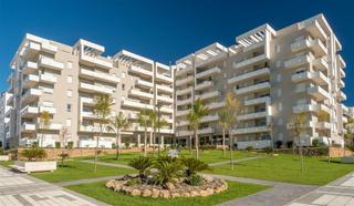Apartament a Nueva Andalucía centro. Elegancia elegante con vistas a la montaña apartamento de 3 dorm