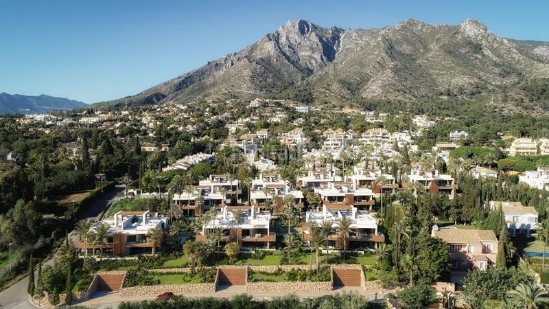 Foto 1a2aa5a8-0182-45bf-b287-965bc7407660. Casa esta impresionante villa está situada en un sitio privilegiado con vistas espectaculares del mediterráneo, en Marbella