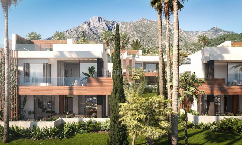 Foto e19a11ab-bce3-4a78-ae5a-71b6d1f12766. Casa esta impresionante villa está situada en un sitio privilegiado con vistas espectaculares del mediterráneo, en Marbella