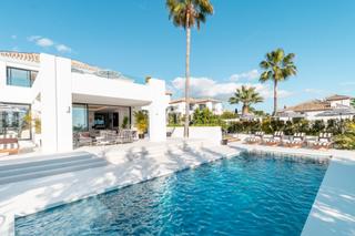 Casa a Nueva Andalucía centro. Villa en venta en nueva andalucia, marbella
