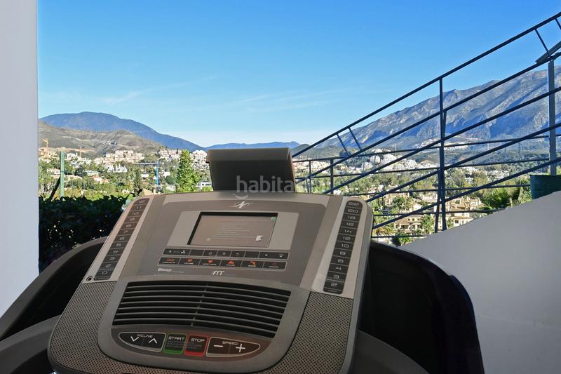 Foto 10c59c5b-59d7-483d-9945-e3f8a92cf717. Casa con parcheggio piscina in Nueva Andalucía centro Marbella