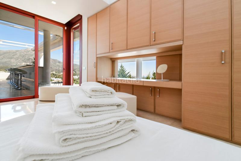 Foto 189abfbf-62a8-4bc9-a74b-fcb935083f3b. Casa con parcheggio piscina in Nueva Andalucía centro Marbella