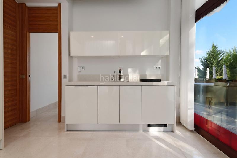 Foto 46c17463-32aa-4e45-9b1d-2de3a81a3cd2. Casa con parcheggio piscina in Nueva Andalucía centro Marbella