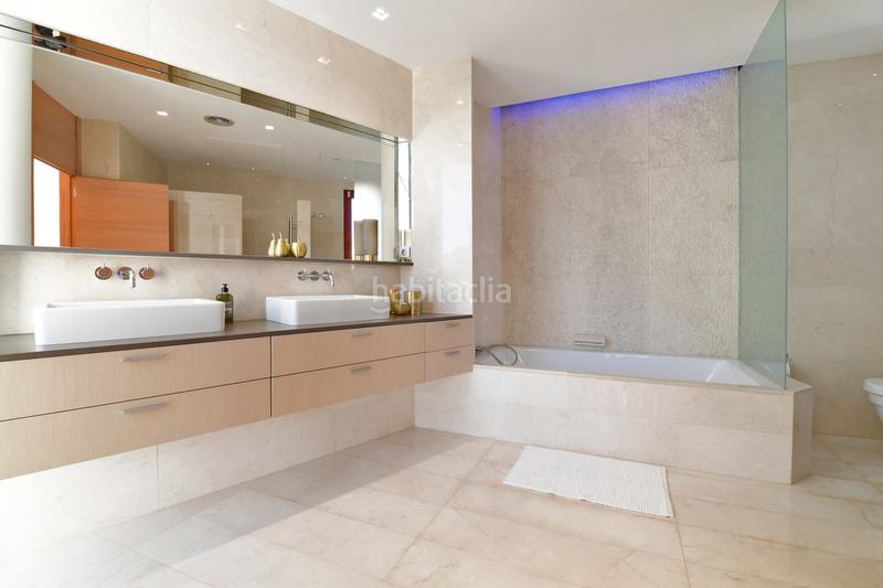 Foto 5bd4e613-dc9b-446d-9b3a-5f110ee717be. Casa con parcheggio piscina in Nueva Andalucía centro Marbella