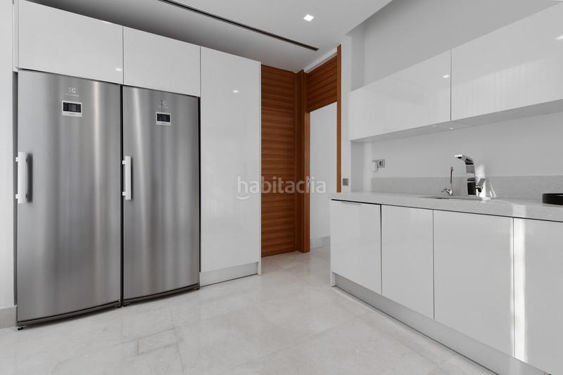 Foto a56b4df7-31a9-4a28-88fa-0c3e5ce59edf. Casa con parcheggio piscina in Nueva Andalucía centro Marbella