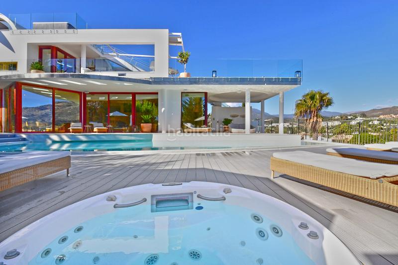 Foto fa9ea5ee-8c62-4900-9b8b-28b03bb6b359. Casa con parcheggio piscina in Nueva Andalucía centro Marbella