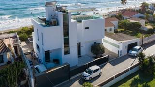 Casa en Costabella. Villa en costabella, marbella este