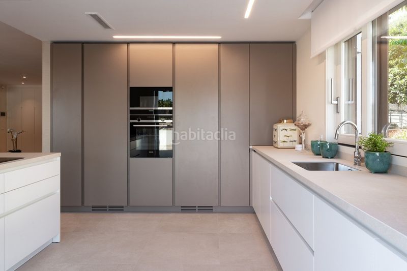 Foto c7e877c2-ba45-4b8d-91f2-dc1eb70b72f2. Apartament amb aparcament piscina a Casco Antiguo Marbella