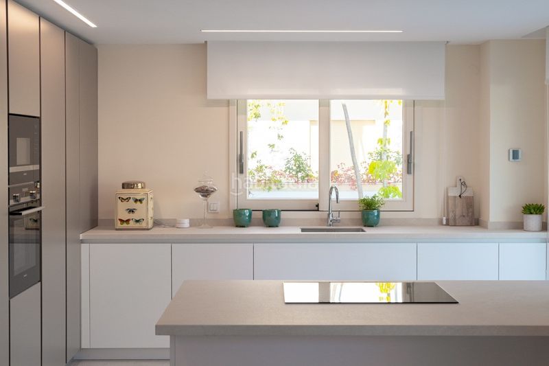 Foto f0ef16af-66fd-4cc3-958f-4e3b3b98f2d4. Apartament amb aparcament piscina a Casco Antiguo Marbella